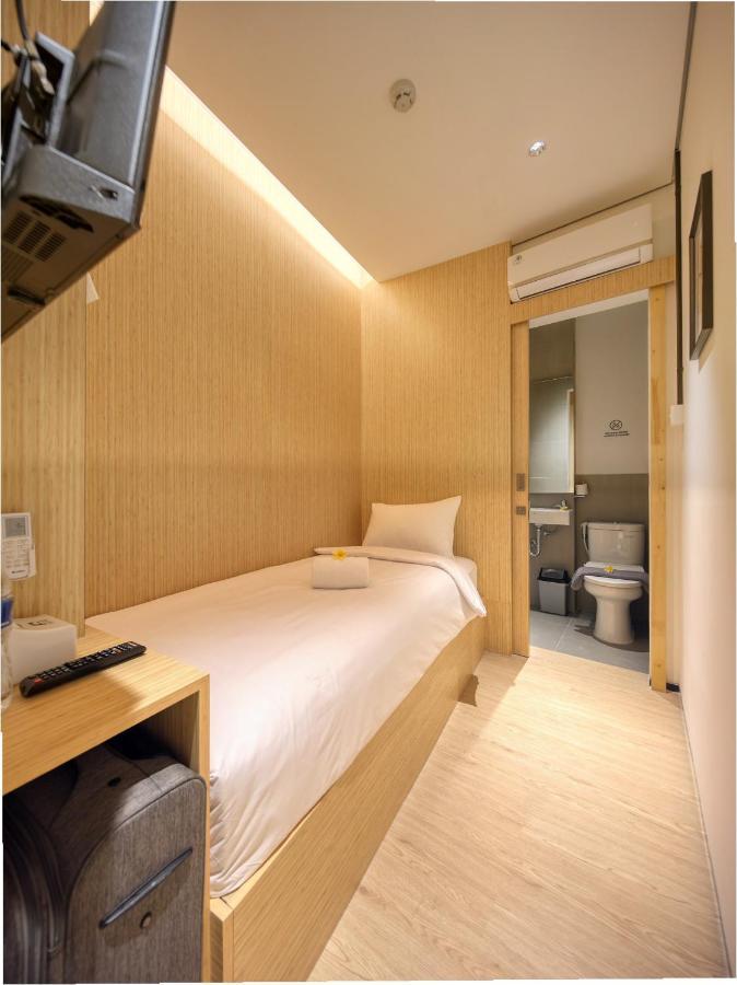 Cool Living Hotel Jakarta Exterior photo